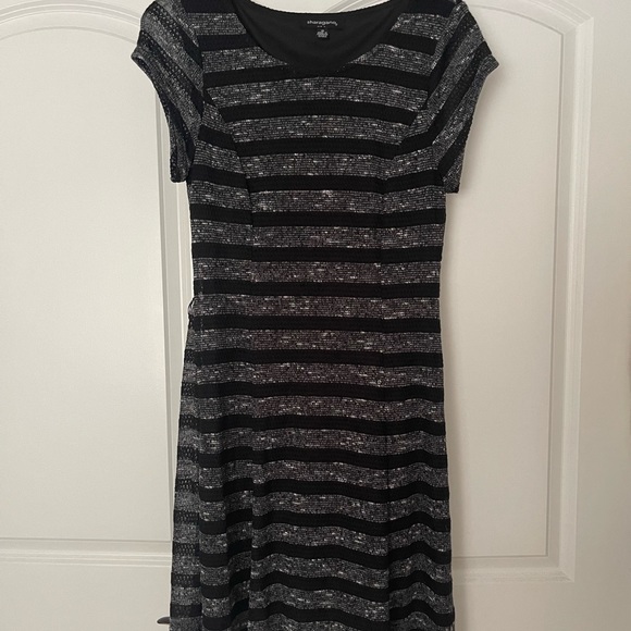 Dress - Picture 1 of 4